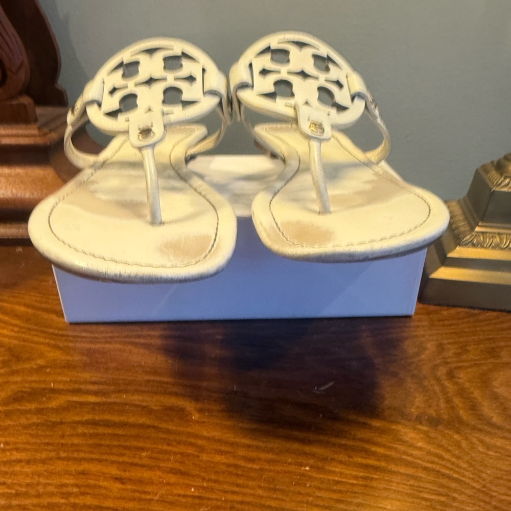 Tory Burch Optic White Leather Logo Miller Thong Sandals Size 10 - Picture 5 of 13